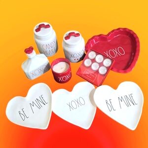 NWT. Rae Dunn Valentines Day Bakeware and Decor